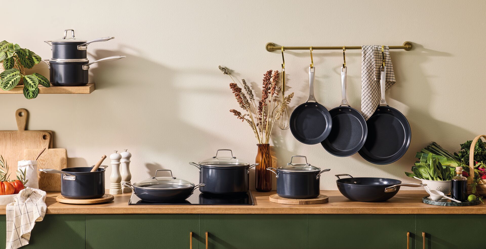 lecreuset-essential-nonstick