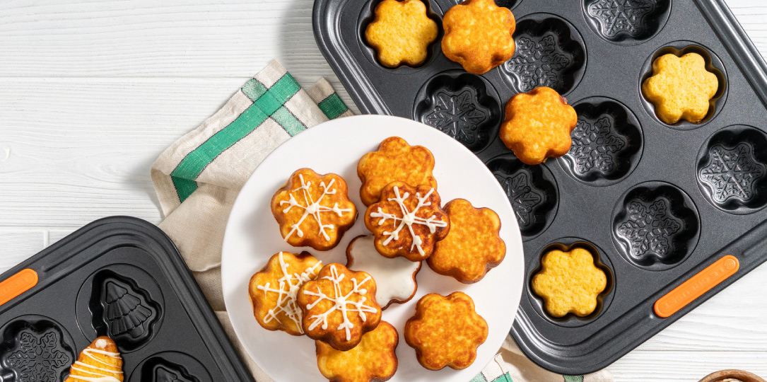 snowflake-cakelet-tray